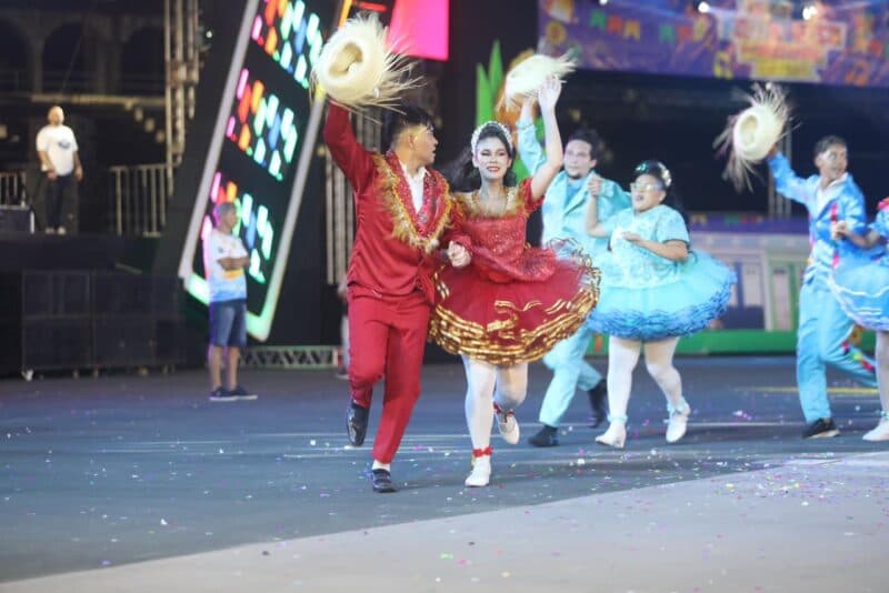 Chuva faz organização suspender metade da programação do Festival Folclórico do Amazonas