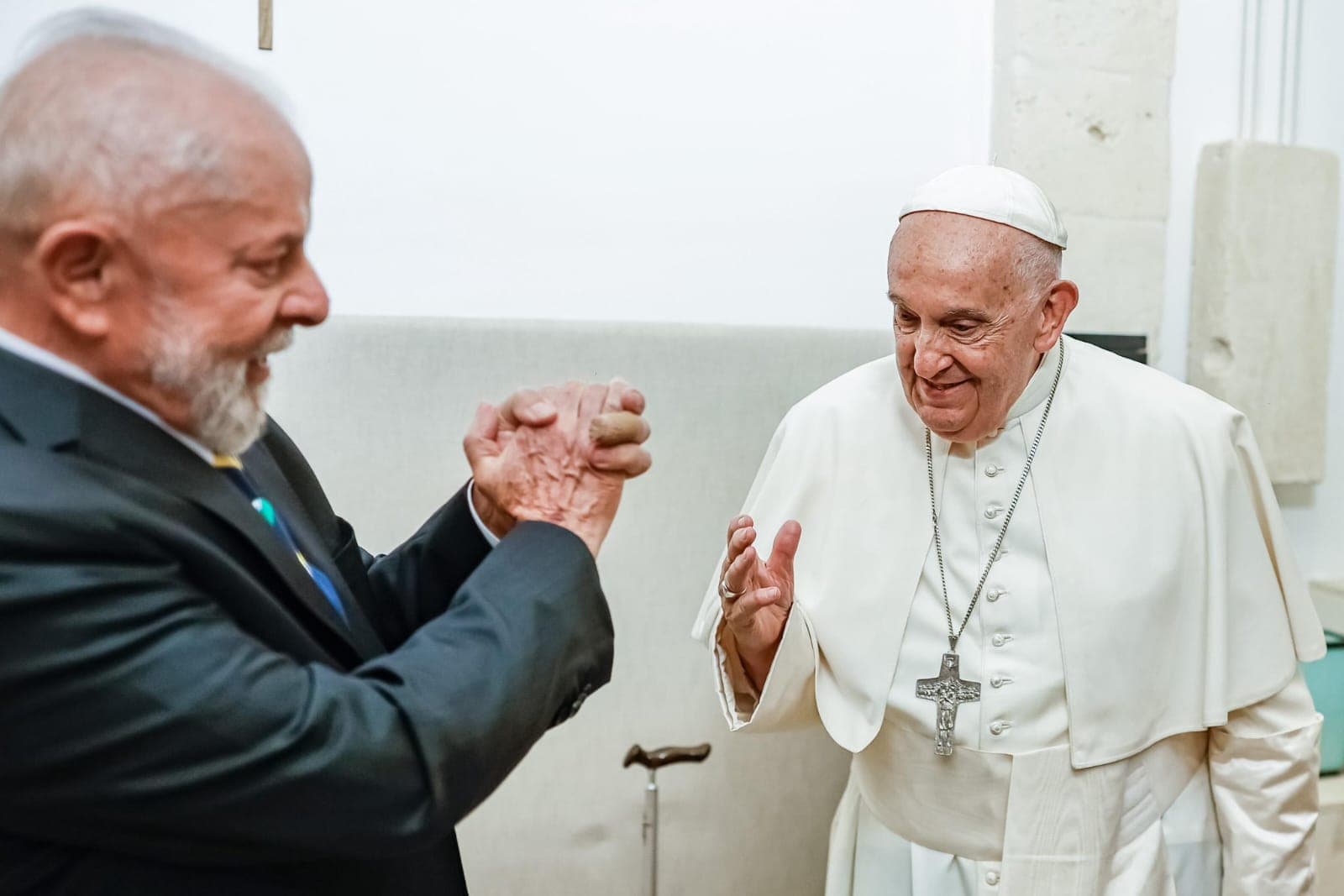 Lula encontra com Papa Francisco em reunião do G7, na Itália