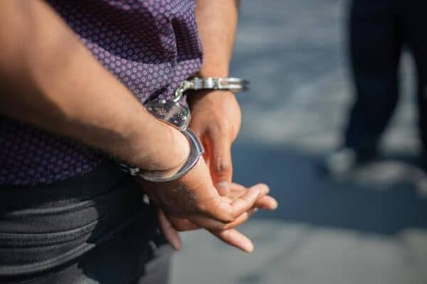 Homem é preso após tentar invadir casa de ex-companheira, em Manaus