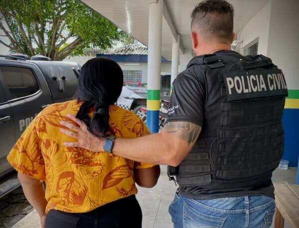 Mulher é presa por enganar hóspedes com alugueis de pousadas em Parintins, no AM