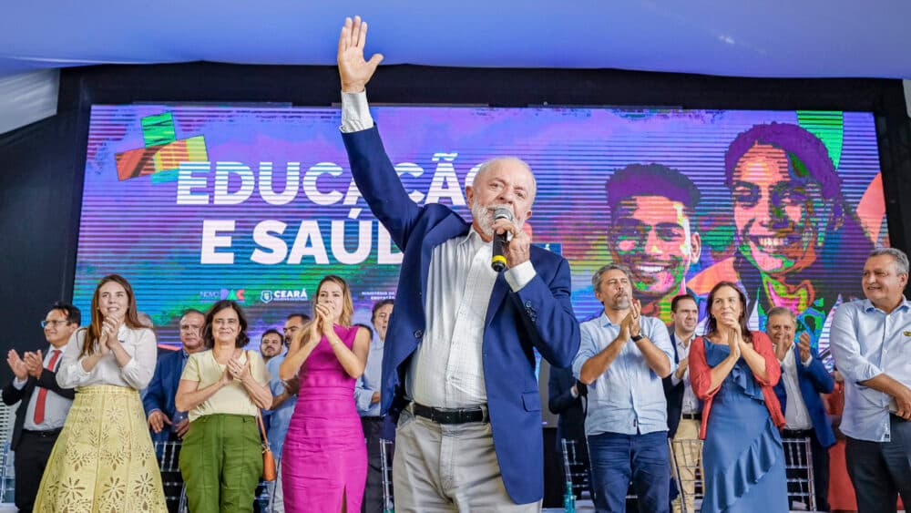 Lula pede para beneficiária do Bolsa Família “parar de ter filho” e chama presidente da Caixa Econômica de “gordinho”