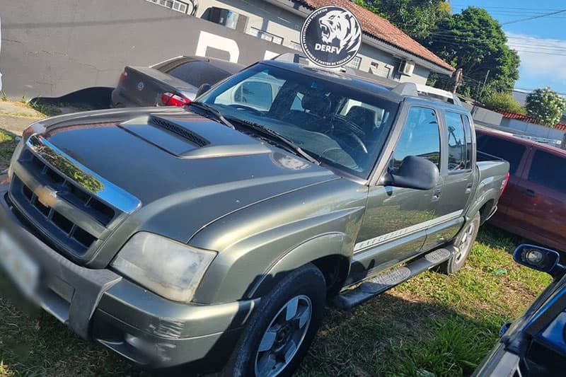 Dupla é presa por roubo, adulteração e receptação de veículo em Manaus