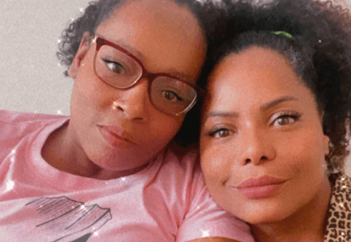 Gêmea de Adriana Bombom é encontrada morta dentro de casa, no Rio de Janeiro
