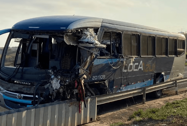 Acidente entre ônibus e micro-ônibus deixa 4 mortos em estrada de São Paulo