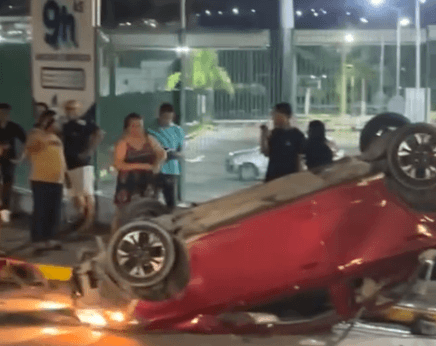 VÍDEO: Suposto assaltante capota carro durante fuga no bairro Monte das Oliveiras