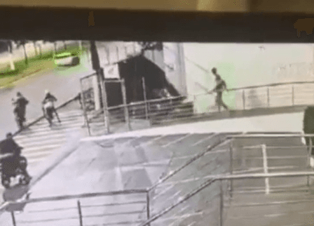 VÍDEO: Criminosos invadem e furtam duas concessionárias de motos em Manaus