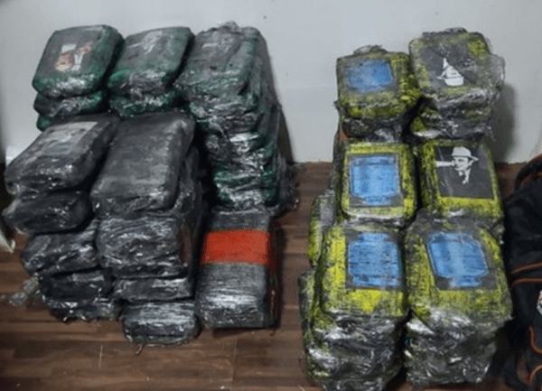 Mulher é presa com 77 kg de cocaína escondido em colchão no interior do Amazonas