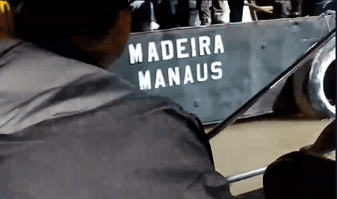 Governo do Amazonas monta força-tarefa para atender vítimas de incêndio em barco, em Uarini