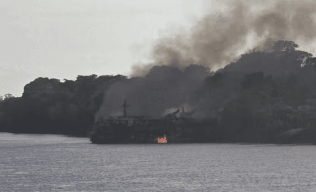 Bebê de 1 ano e duas mulheres morrem após barco pegar fogo, em Uarini