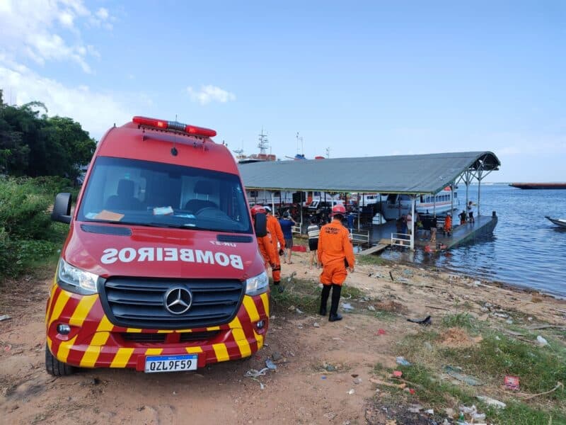 Vítimas de explosão em barco chegam a Manaus: “Ficamos à deriva no rio e no escuro”, diz sobrevivente