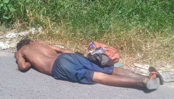 VÍDEO: Homem em situação de rua é encontrado morto na zona Leste de Manaus