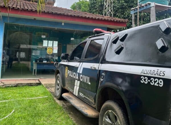 Mulher é presa com cocaína na bolsa, no porto de Alvarães, interior do Amazonas