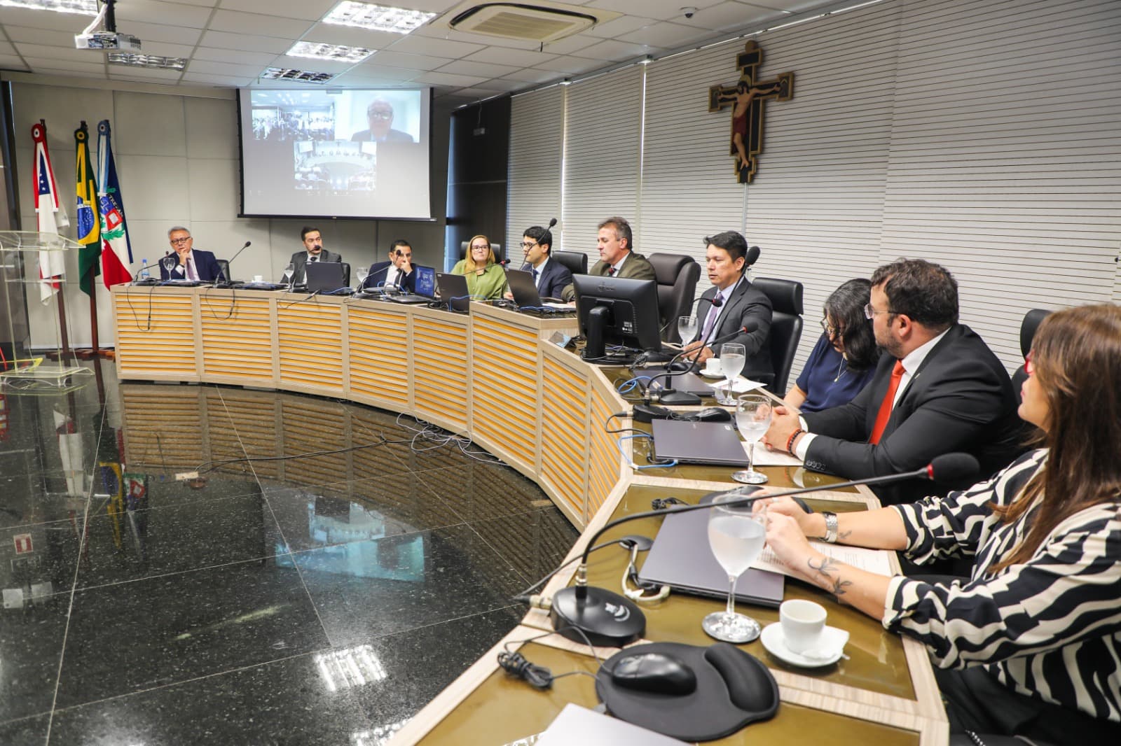 Reunião no TRE-AM reúne representantes de institutos de pesquisa, imprensa e partidos políticos