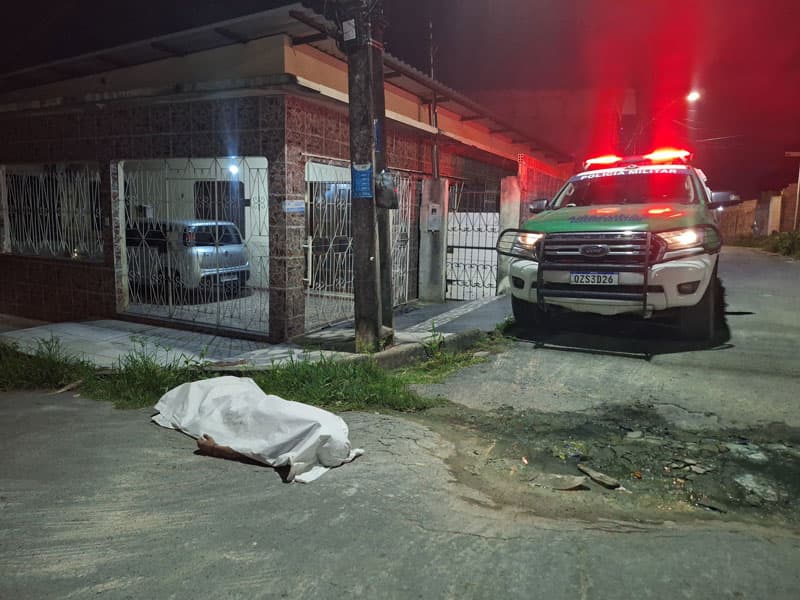 Menina presencia homem sendo jogado morto de carro em Manaus