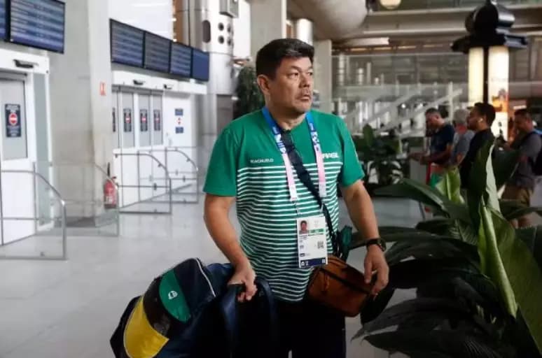 Olimpíadas 2024: Chefe da natação do Brasil sofre acidente em banheiro e leva mais de 15 pontos