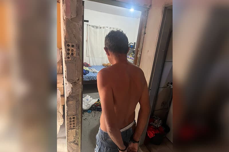 Homem é preso por esfaquear a companheira e amigo no interior do Amazonas