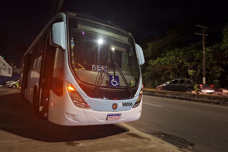 Linha 652: passageiros são feridos durante roubo e três bandidos são presos