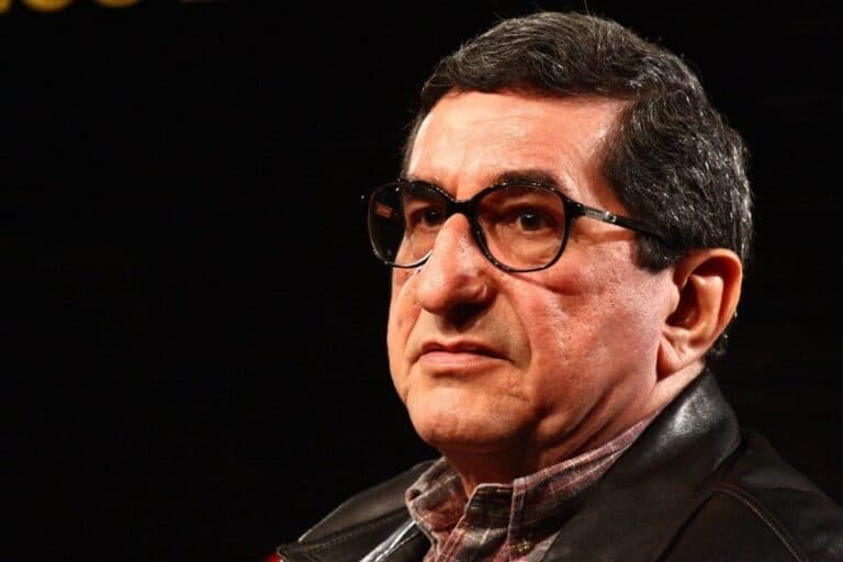 Corpo do escritor Márcio Souza é homenageado em cortejo pelas ruas do Centro de Manaus