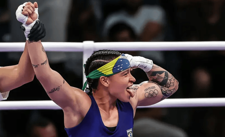 Olimpíadas de Paris: Bia Ferreira recebe medalha de bronze no boxe