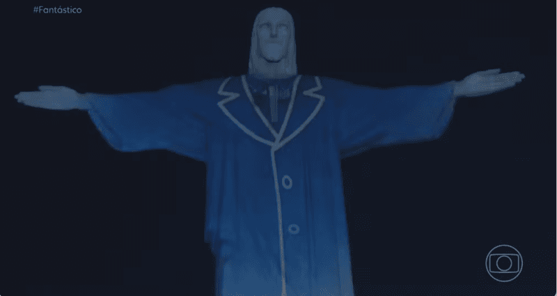 Com tradicional microfone, Cristo Redentor é ‘vestido’ de Silvio Santos no RJ