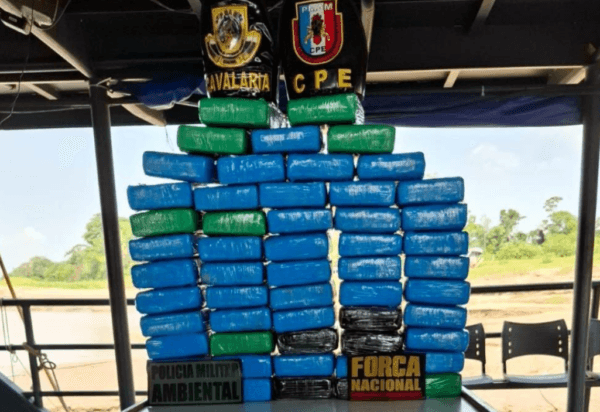 Polícia apreende 60 kg de cocaína escondidos em mala no interior do Amazonas