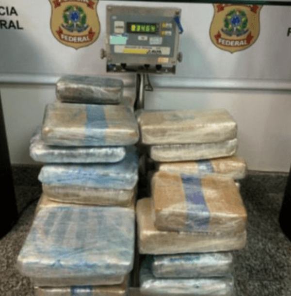 Passageiro de Manaus é preso com 34 kg de maconha ao desembarcar no aeroporto do RJ
