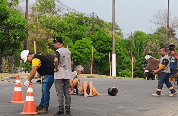 VÍDEO: Motorista de app bate em caminhonete e deixa passageira ferida no Novo Aleixo