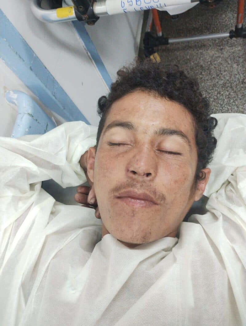 Homem é socorrido após desmaiar no meio da rua; hospital pede ajuda para encontrar familiares