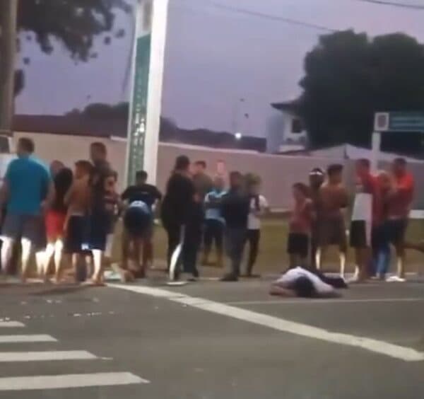 VÍDEO: Mulher morre ao ser arremessada durante grave acidente no bairro Cachoeirinha