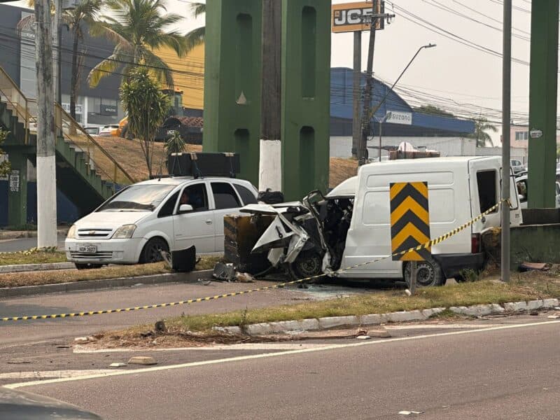 VÍDEO: Motorista morre ao colidir em mureta de passarela na Torquato Tapajós