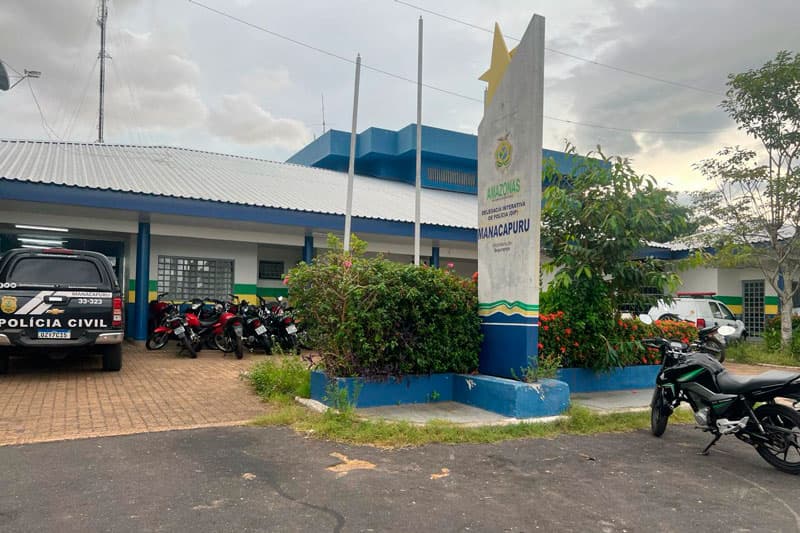 Em Manacapuru, homem é preso por agredir a própria irmã com cabo de vassoura