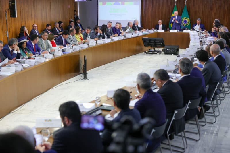 Lula diz que é “hora da colheita” e orienta ministros a não criarem novos programas