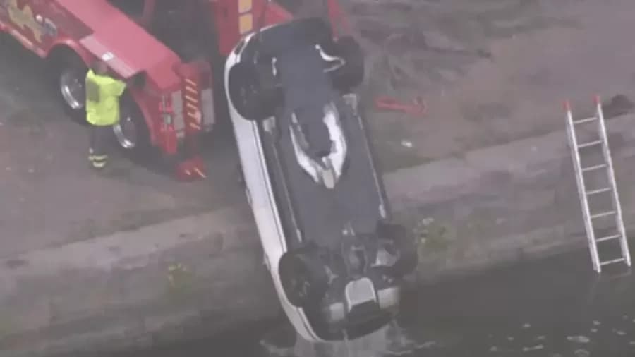Casal se distrai durante ato sexual e carro cai em rio nos EUA