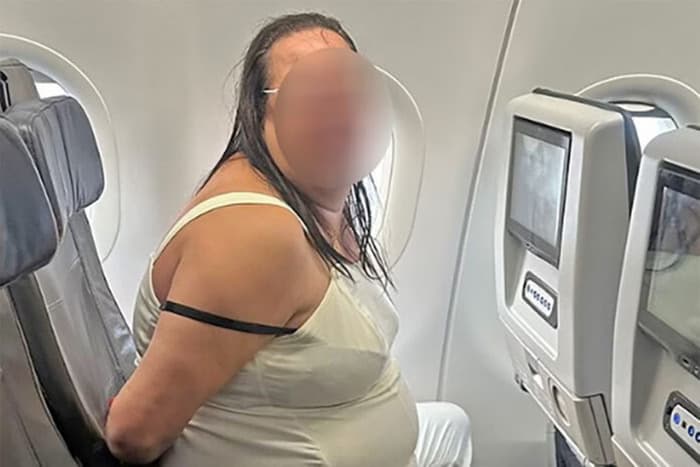VÍDEO: Passageira “surta” em voo e precisa ser contida pelos comissários