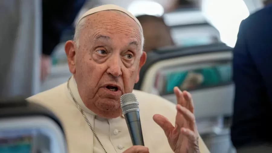 Papa condena ‘ações imorais’ de Israel no Líbano, e diz que médicos que fazem abortos são assassinos