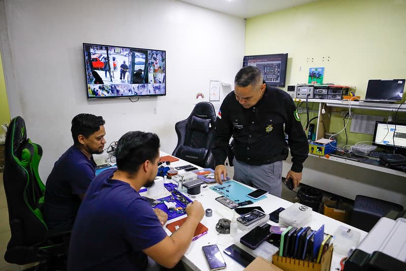 RecuperaFone: lojas de assistência técnica de aparelhos celulares são interditadas durante operação