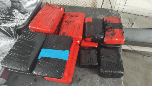 Homem é preso com mais de 20 kg de cocaína em embarcação no Amazonas