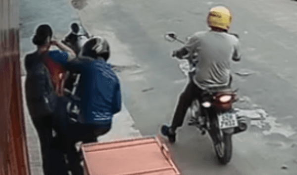 VÍDEO: estudante tem celular roubado por criminosos no Colônia Terra Nova