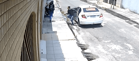 VÍDEO: Criminoso tenta sequestrar adolescente em plena luz do dia