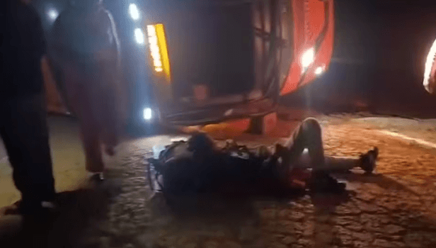 Seis passageiros ficam feridos após ônibus que saiu de Manaus tombar na BR-319