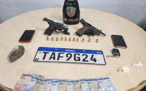 Trio é preso com pistolas e drogas no bairro Jorge Teixeira