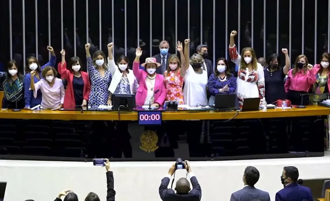 Participação feminina é necessária nas eleições, mas representatividade ainda é baixa