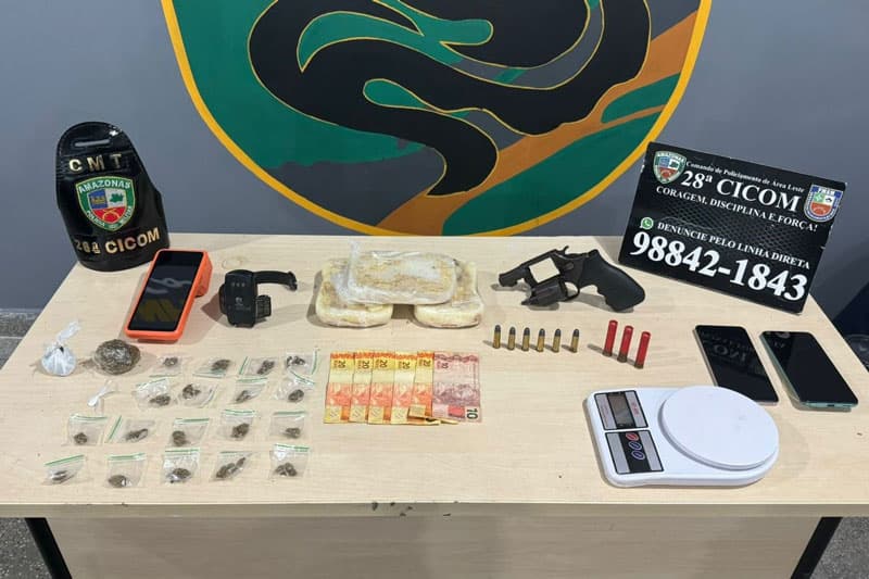 Após denúncia, Polícia Militar prende homem com arma de fogo e drogas em Manaus