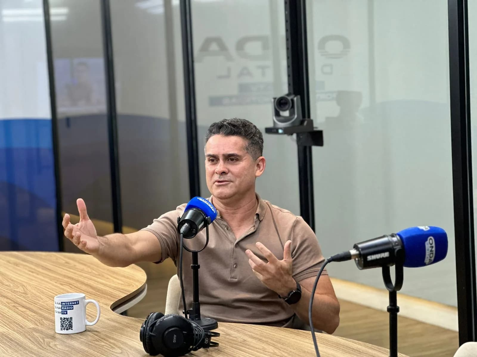Em entrevista, David Almeida enaltece Braga e Omar e diz que ideologia política é “punir o povo”