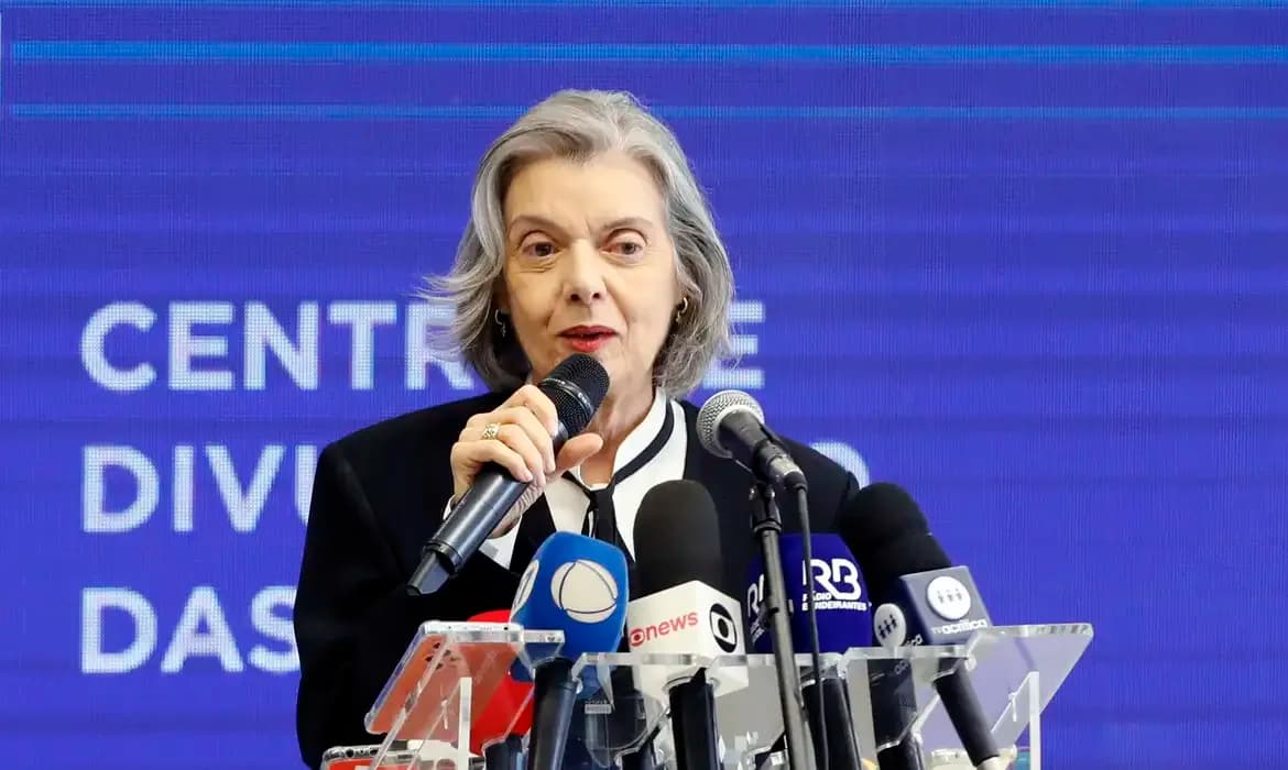 Cármen Lúcia diz que TSE fará pesquisa sobre motivos de número alto de abstenções nas eleições