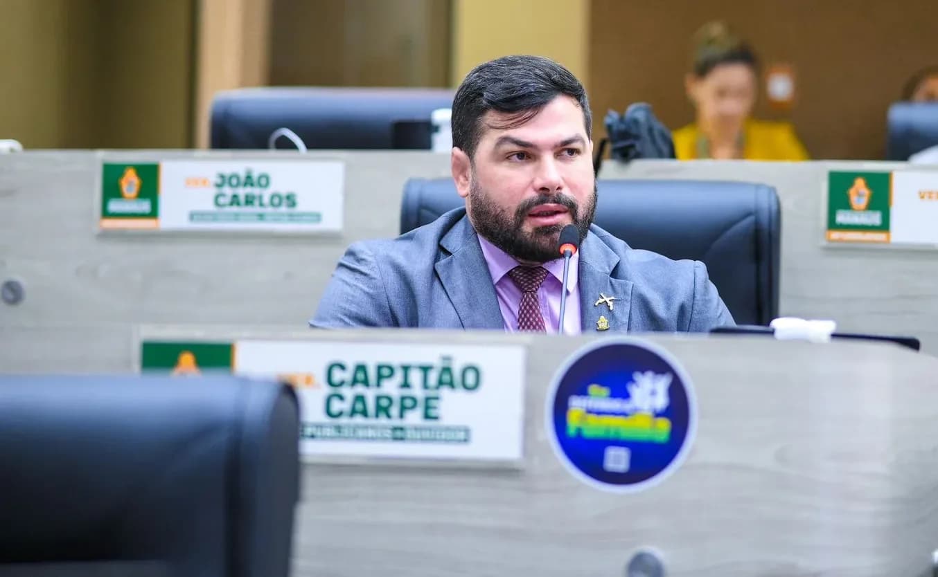 “ASFRAUDE MANAUS”, diz Carpê ao cobrar transparência de asfaltamento em requerimento que foi negado na CMM