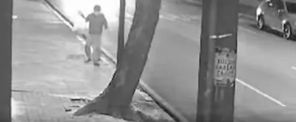 VÍDEO: idoso morre após cair na rua e ser esmagado por carro no Paraná