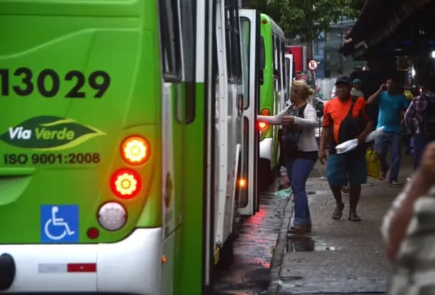 VÍDEO: Manaus tem ônibus gratuito até 18h neste domingo de eleições