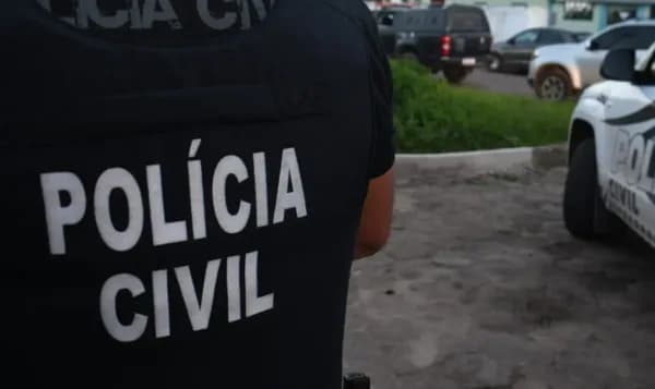 Homem é preso após arrombar apartamento de vizinha armado com faca, em Salvador