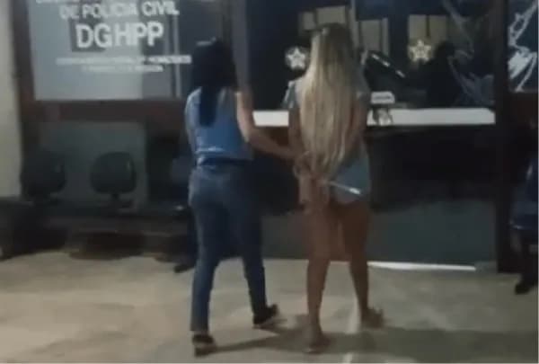 Mulher é presa suspeita de armar emboscada e matar dupla em Manaus